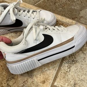 Nike Court Legacy Lift Sneakers